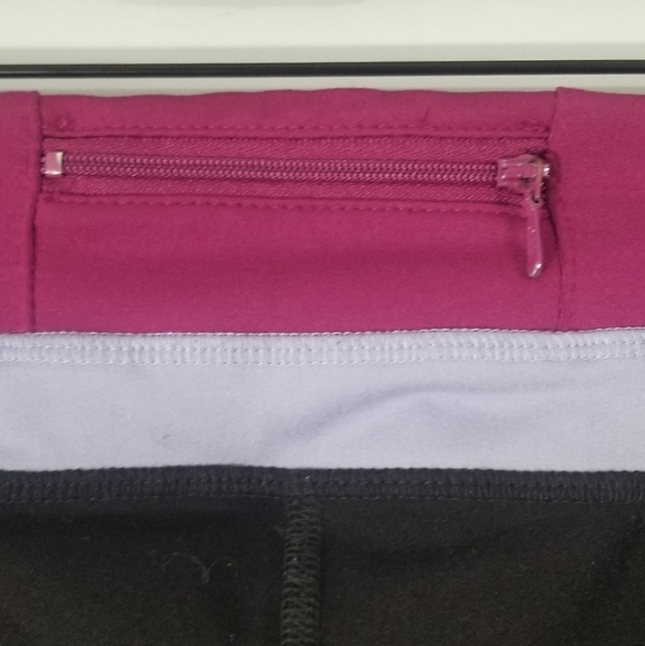 Old Navy Active Capri Pants. Zip Pocket on Back. Womens Size XS. - Picture 5 of 7